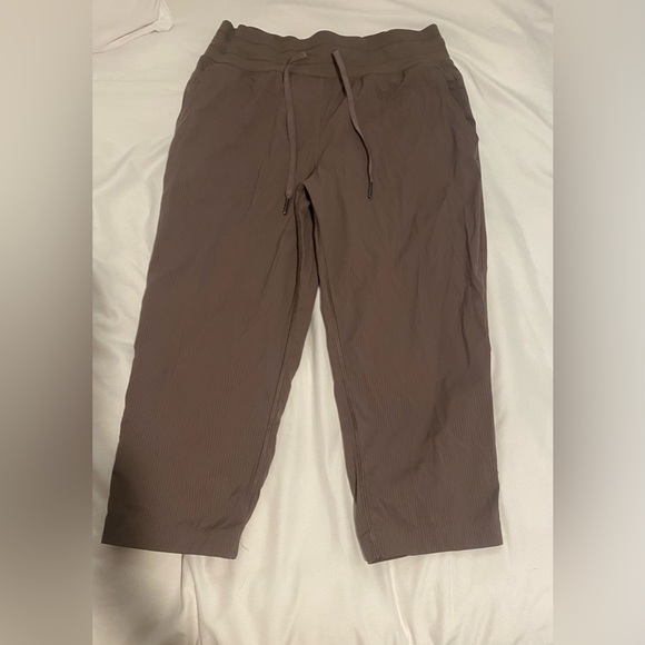 LULULEMON LIGHT BROWN CAPRI JOGGERS - Picture 1 of 4